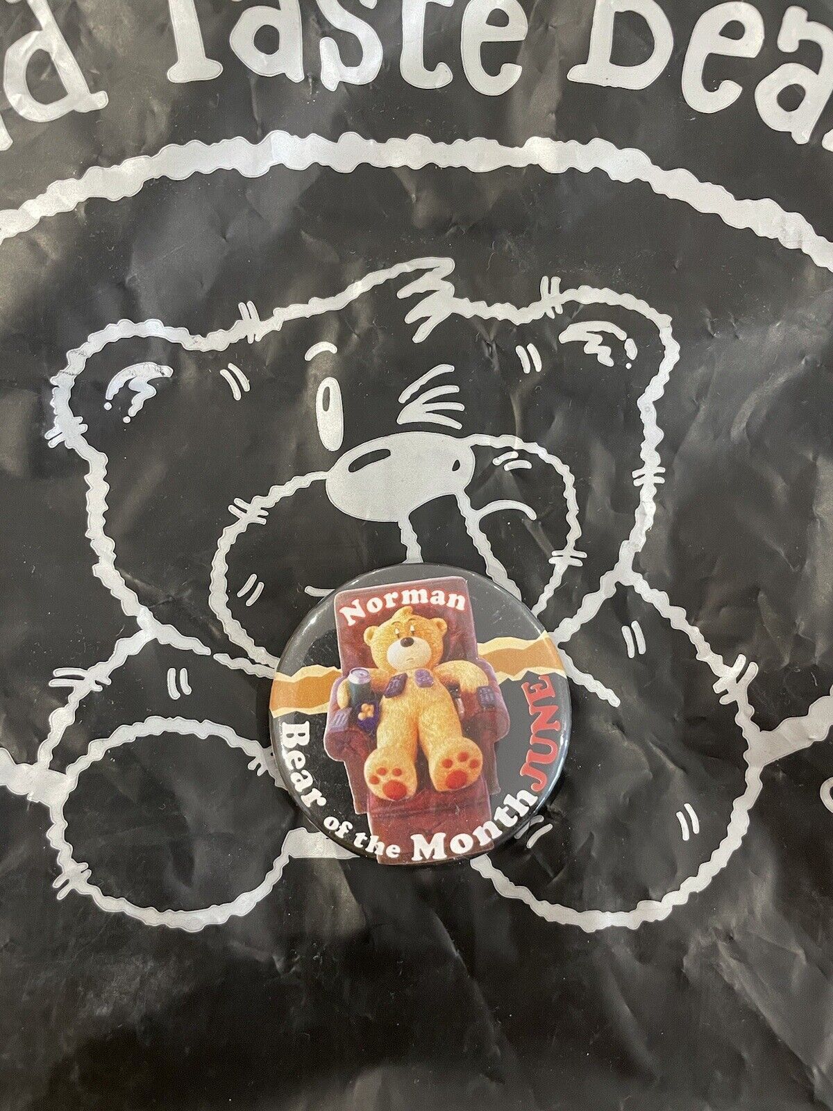 BAD TASTE BEARS PIN BADGE - Norman - Rare