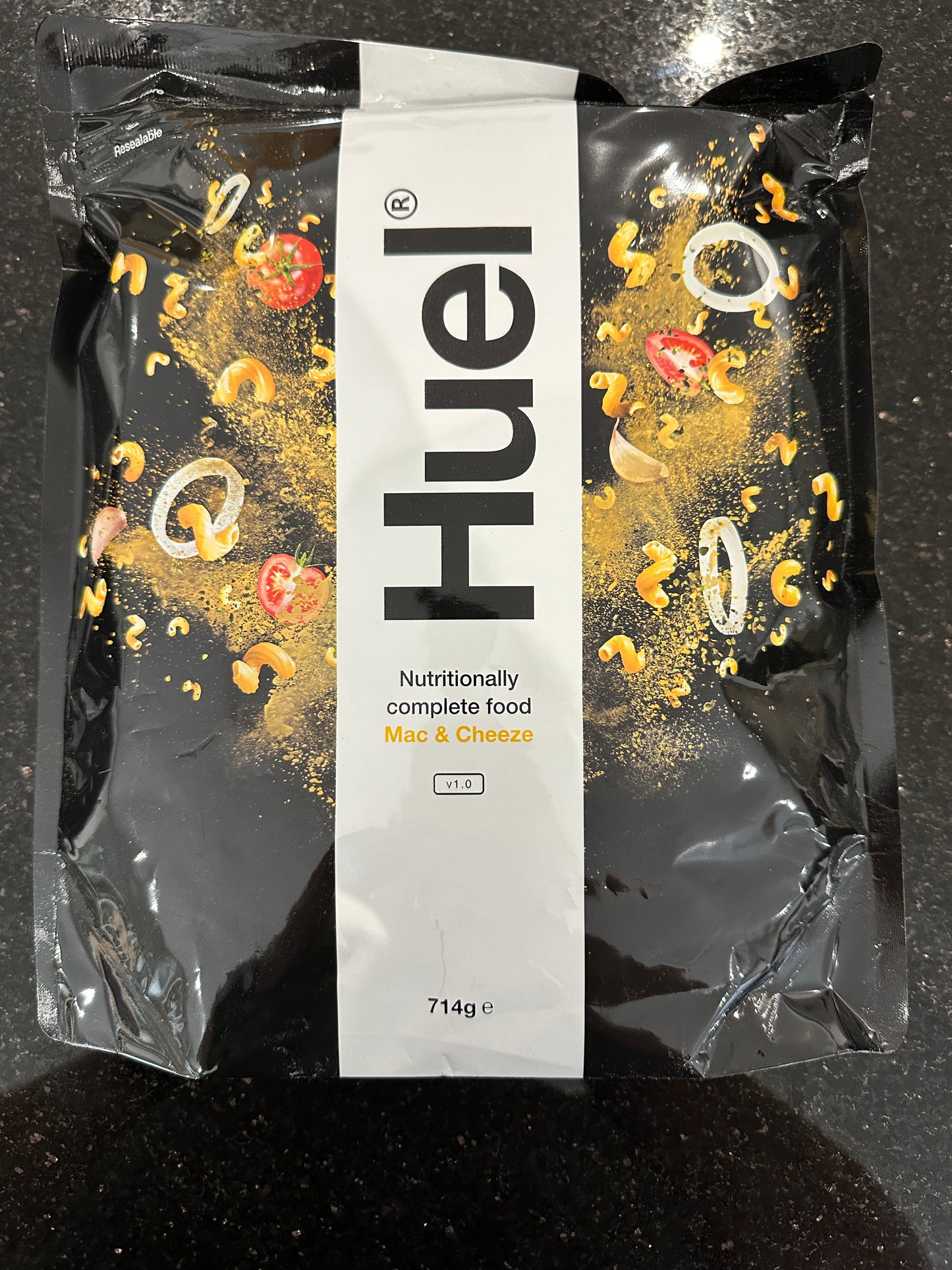 HUEL Hot & Tasty Pouches - Mac & Cheeze BNIB